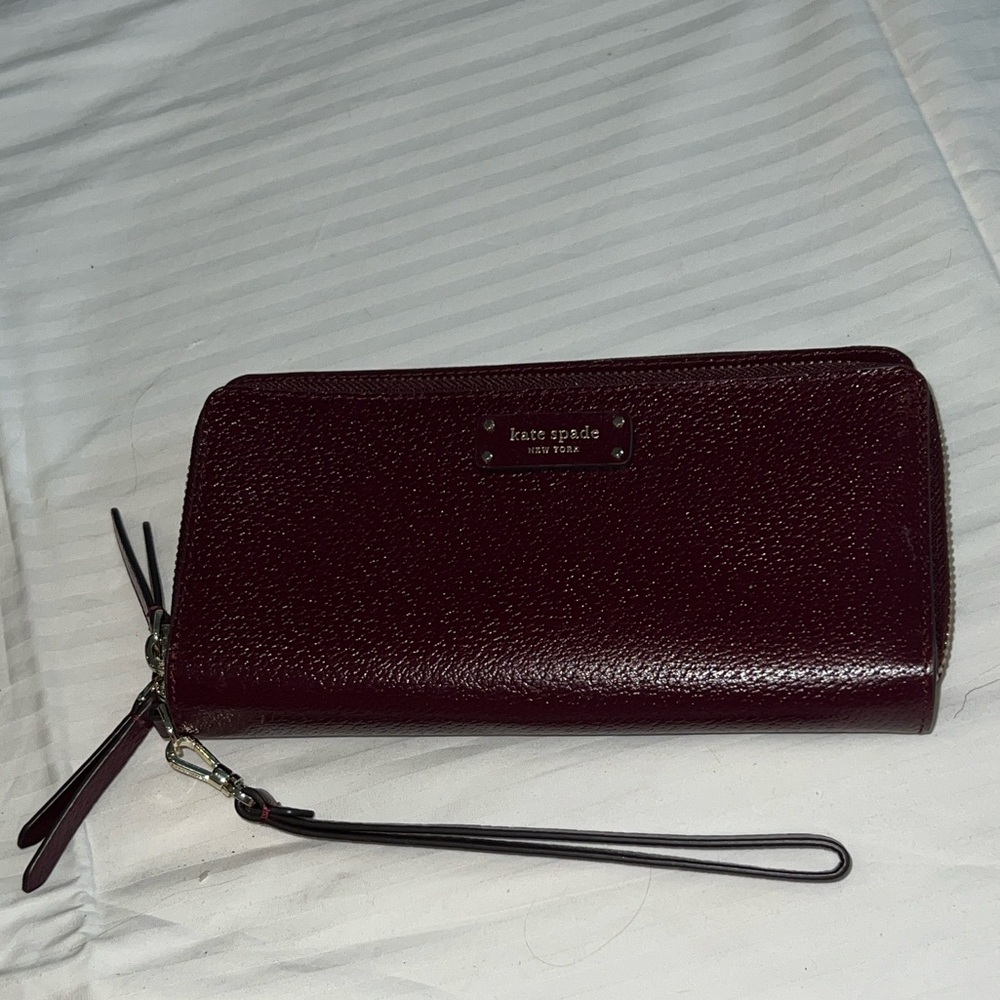 KATE SPADE NEW YORK Cherrywood Burgundy JEANNE LARGE CARRYALL WRISTLET LEATHER